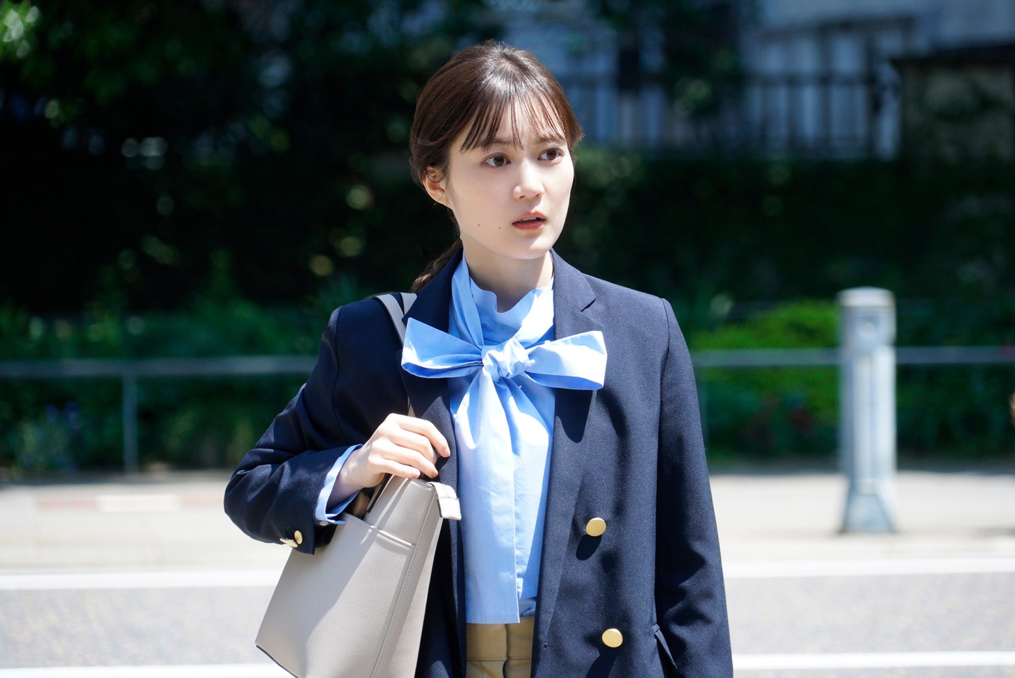 「世にも奇妙な物語'22 夏の特別編」の1編「メロディに乗せて」より、生田絵梨花演じる村野叶海。