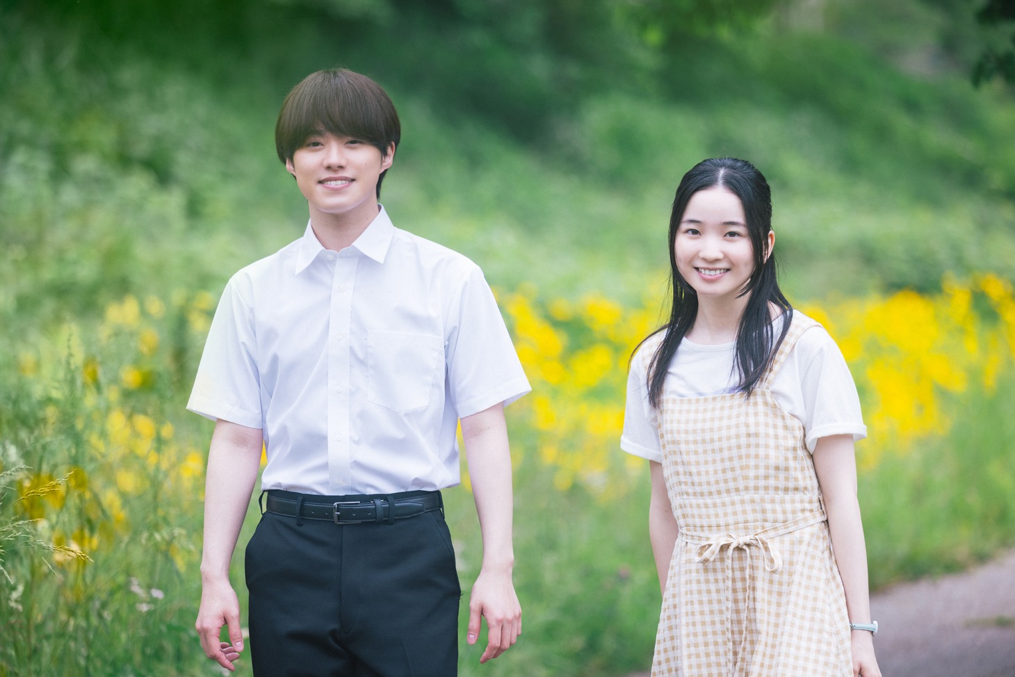 左から大橋和也、福地桃子。
