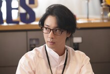 市川隼人役の渡部秀。