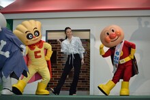 アンパンマンたちとダンスを踊る北川景子。