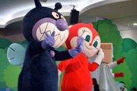 左からばいきんまん、ドキンちゃん。