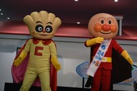 左からクリームパンダ、アンパンマン。