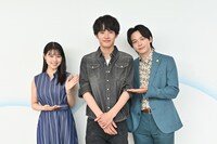 左から有村架純、赤楚衛二、中村倫也。