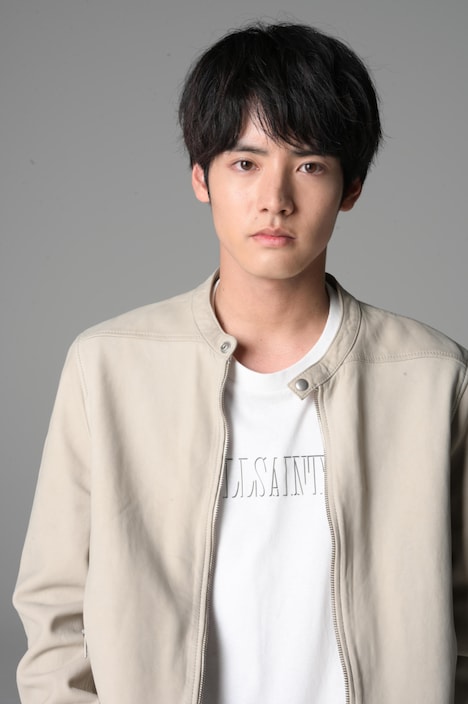 大庭蒼生役の赤楚衛二。