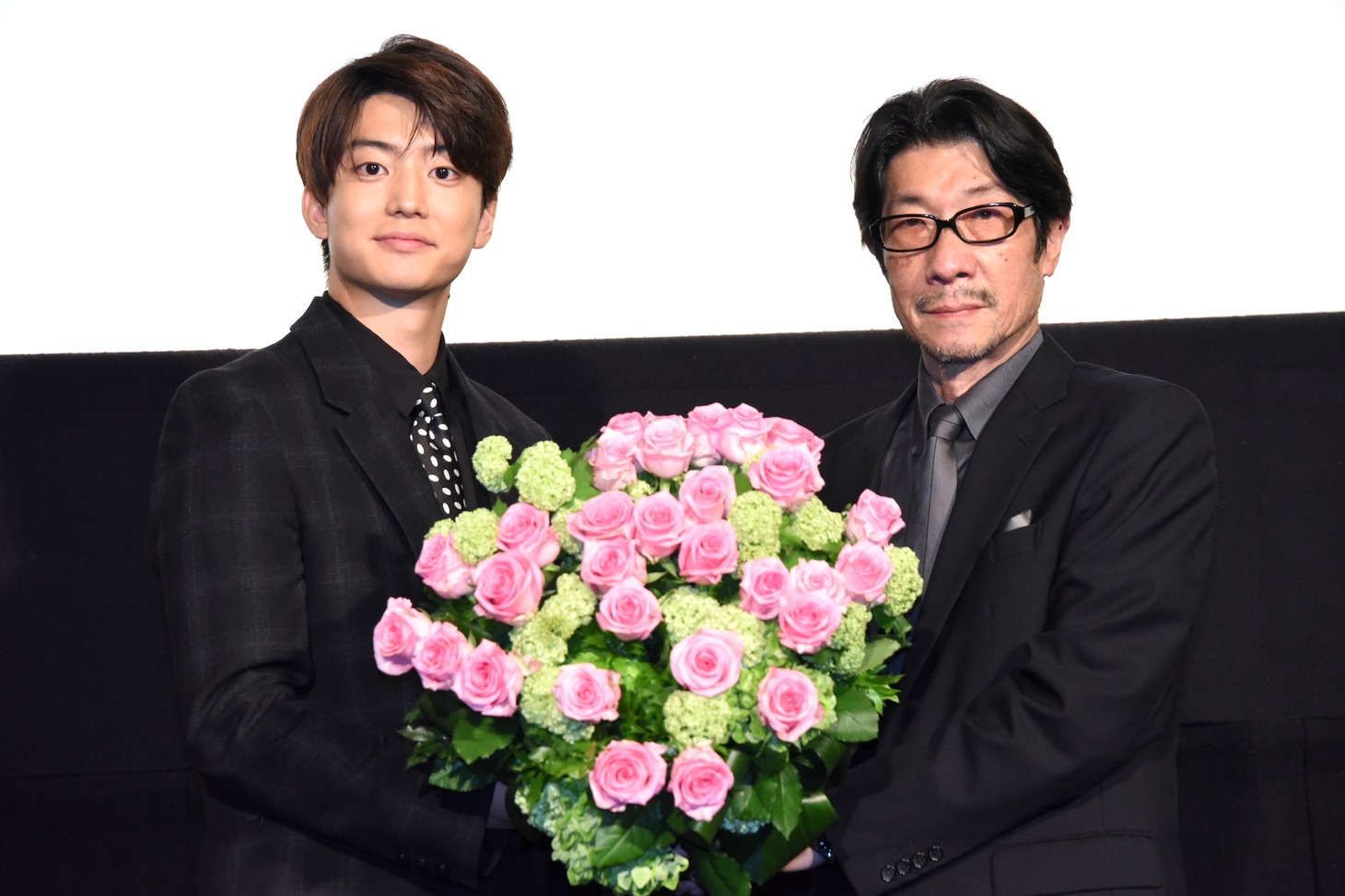 「冬薔薇」初日舞台挨拶の様子。