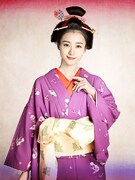 高田里穂演じる紫。