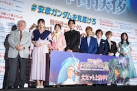 「機動戦士ガンダム ククルス・ドアンの島」公開記念舞台挨拶の様子。左から安彦良和、廣原ふう、潘めぐみ、武内駿輔、古谷徹、古川登志夫、内田雄馬、森口博子。