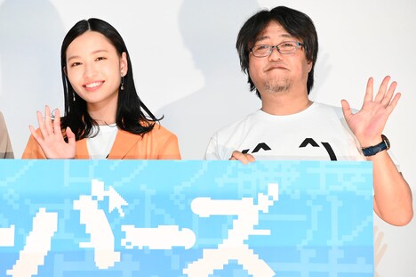 左から北村優衣、城定秀夫。