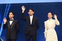 左から千葉雄大、永山瑛太、前田敦子。