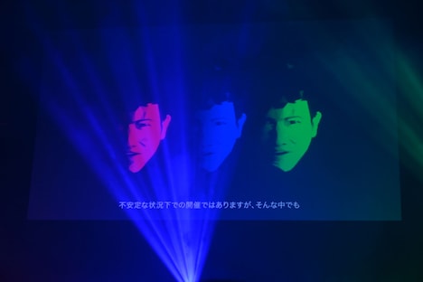 “バーチャル登壇”した別所哲也。