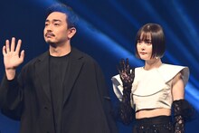 左から青柳翔、玉城ティナ。