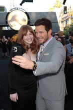 左からブライス・ダラス・ハワード、クリス・プラット。