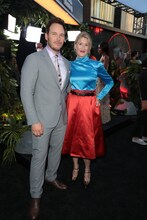 左からクリス・プラット、ローラ・ダーン。