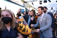 ファンと交流するクリス・プラット。