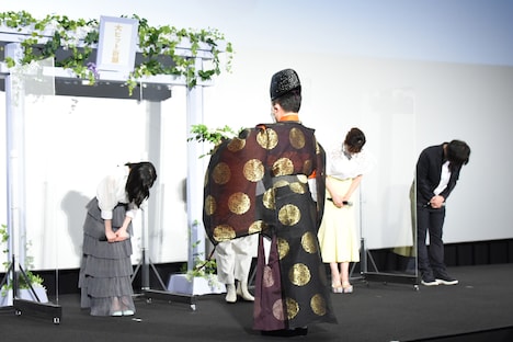 「メタモルフォーゼの縁側」ヒット祈願イベントの様子。