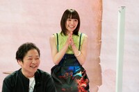 浅川梨奈（奥）