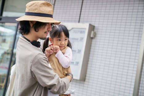 左から齊藤工、望蘭。