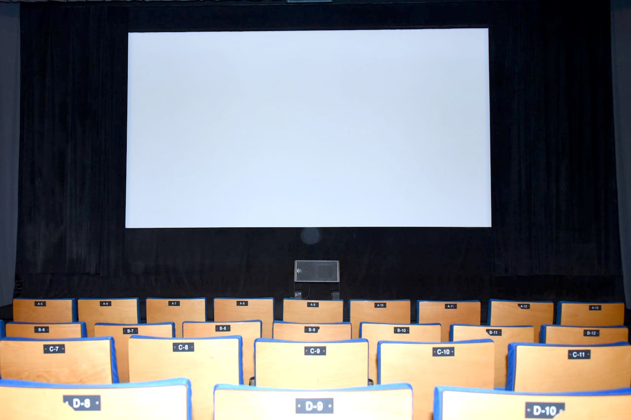 ユーロスペース（スクリーン2）E9の席からの見え方。