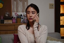 「世にも奇妙な物語'22 夏の特別編」の1編「電話をしてるふり」より、山本美月演じる川崎望。