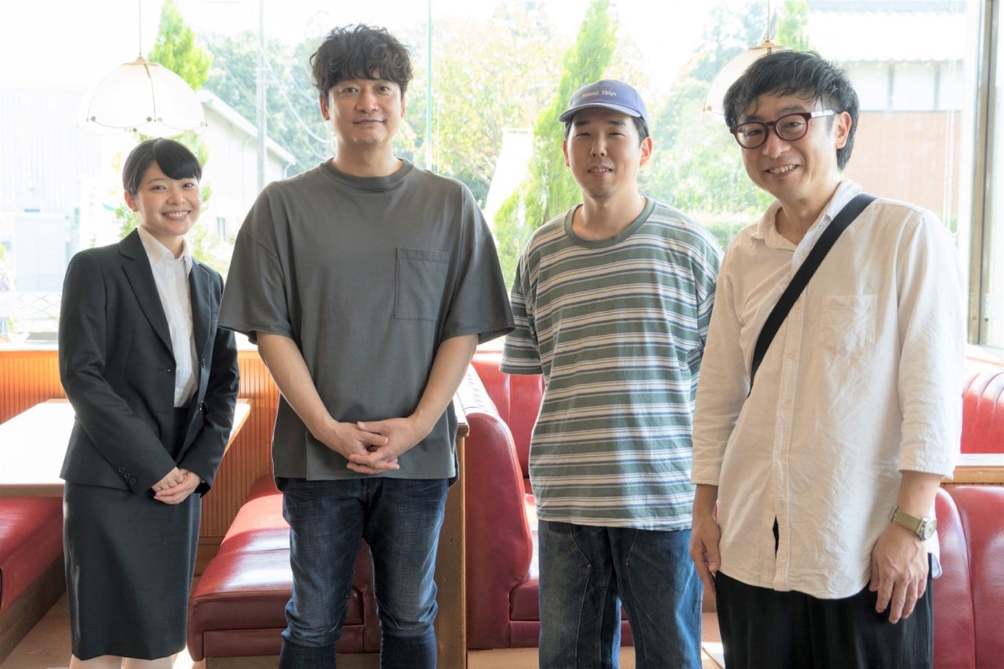 左から岸井ゆきの、香取慎吾、安部勇磨、市井昌秀。