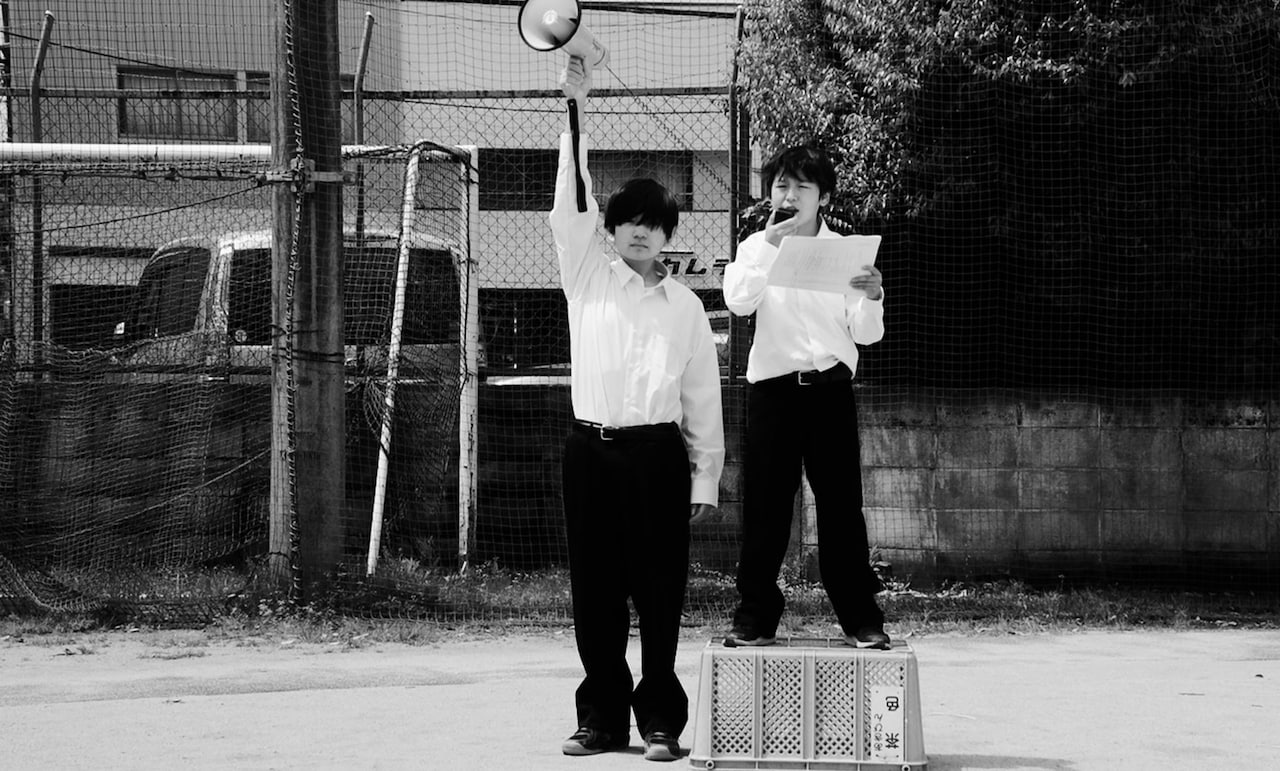 保谷聖耀が手がけたネオSFサスペンス「宇宙人の画家」予告編が公開、新場面写真も