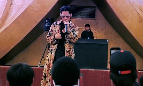 「宇宙人の画家」新場面写真