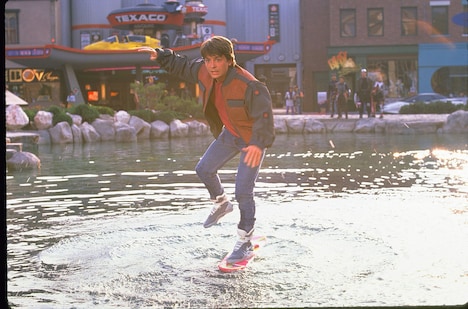 「バック・トゥ・ザ・フューチャーPART2」 (c) 1989 Universal City Studios and U Drive Productions, Inc. All Rights Reserved.