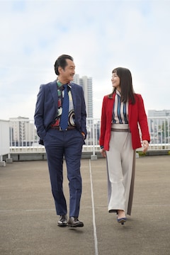 ゆるふわ吉田鋼太郎が毒舌の吉岡里帆を振り回す ドラマスペシャル 監察の一条さん コメントあり 映画ナタリー