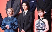 左から清野菜名、山崎賢人、橋本環奈。