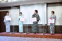 「恋は光」大ヒット祈願イベントの様子。