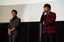 左から今井翼、塚本高史。