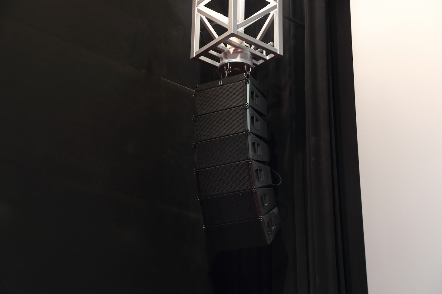 LIVE ZOUNDのスピーカー（提供写真）。