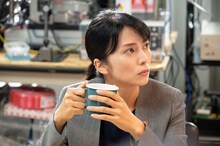 映画「沈黙のパレード」より、柴咲コウ演じる内海薫。(c)2022「沈黙のパレード」製作委員会