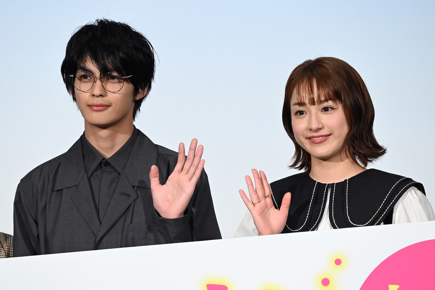 左から神尾楓珠、平祐奈。