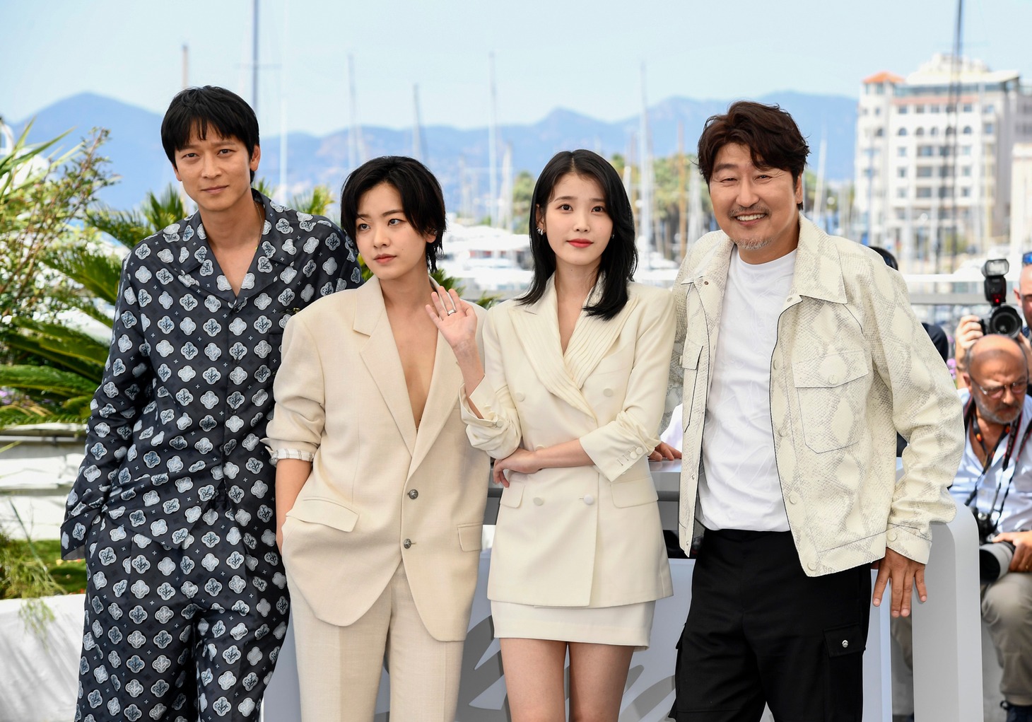 左からカン・ドンウォン、イ・ジュヨン、イ・ジウン、ソン・ガンホ。