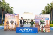 左から鈴木亮平、今田美桜。