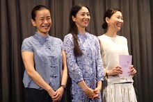 左から渡辺真起子、中村優子、大島葉子。