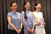 左から渡辺真起子、中村優子、大島葉子。