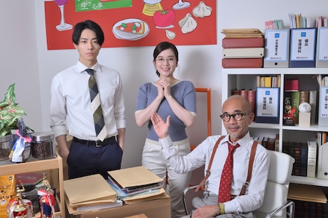 左から井上祐貴、筧美和子、竹中直人。