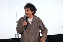 サプライズに驚くムロツヨシ。