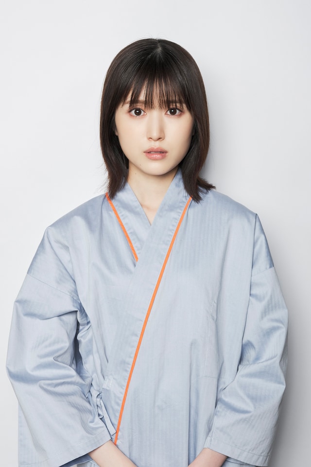 三森アリサ役の福本莉子。(c)「赤いナースコール」製作委員会