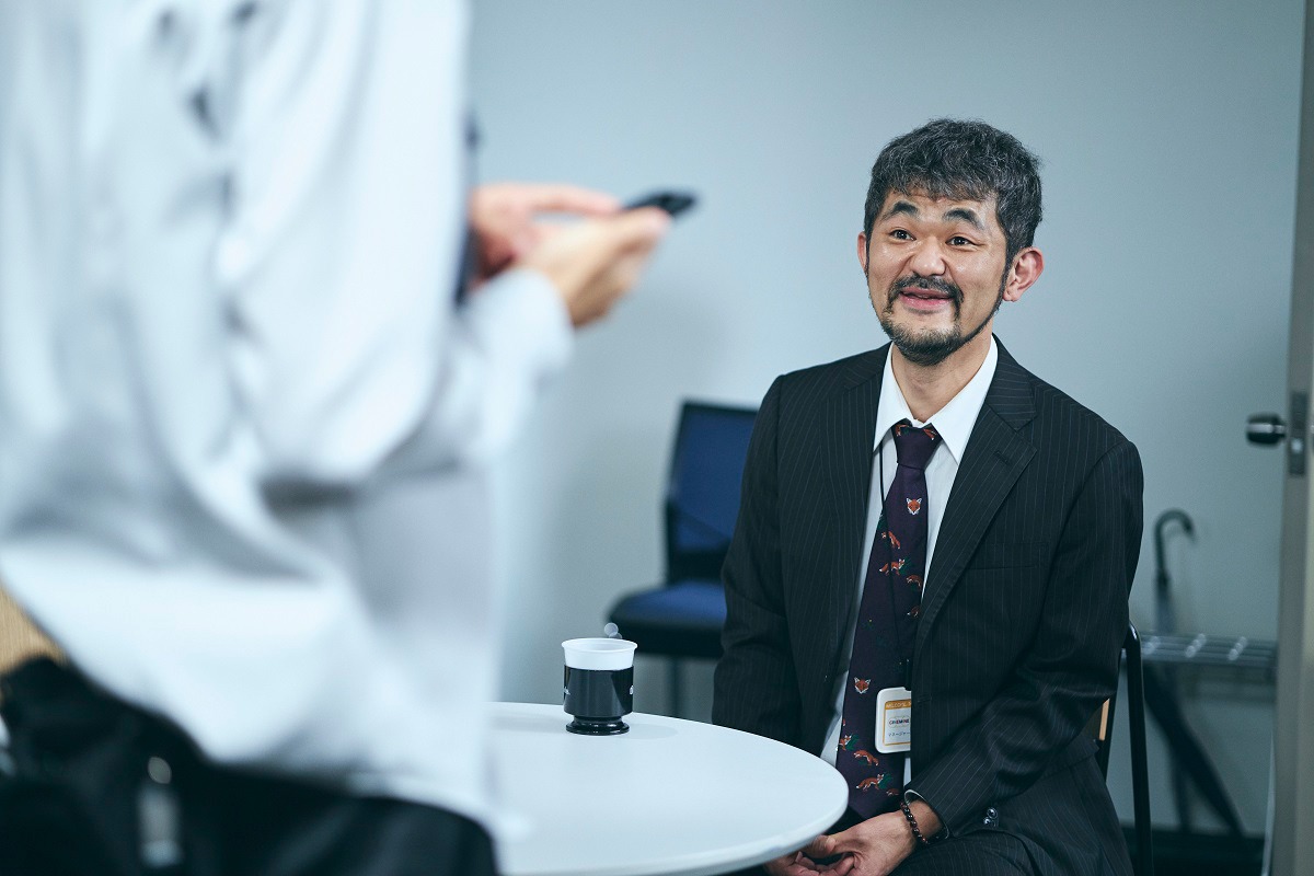 芹澤興人扮する渋井寛治。