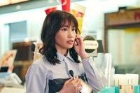 阿久澤菜々扮する丸川朋美。