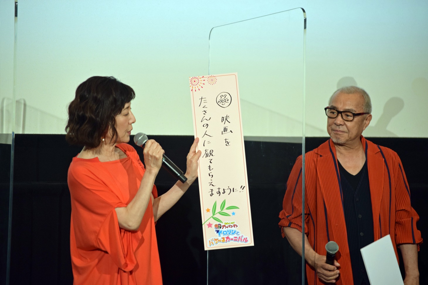 「それいけ！アンパンマン ドロリンとバケ～るカーニバル」公開記念舞台挨拶の様子。