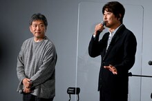 左から是枝裕和、ソン・ガンホ。