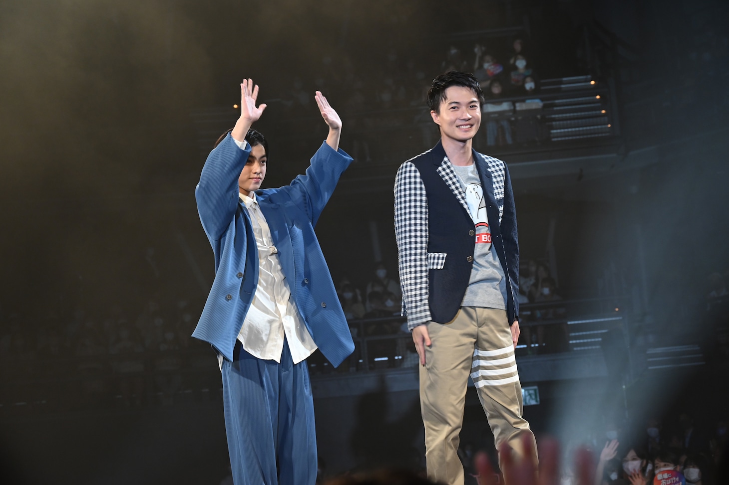左から柴崎楓雅、神木隆之介。