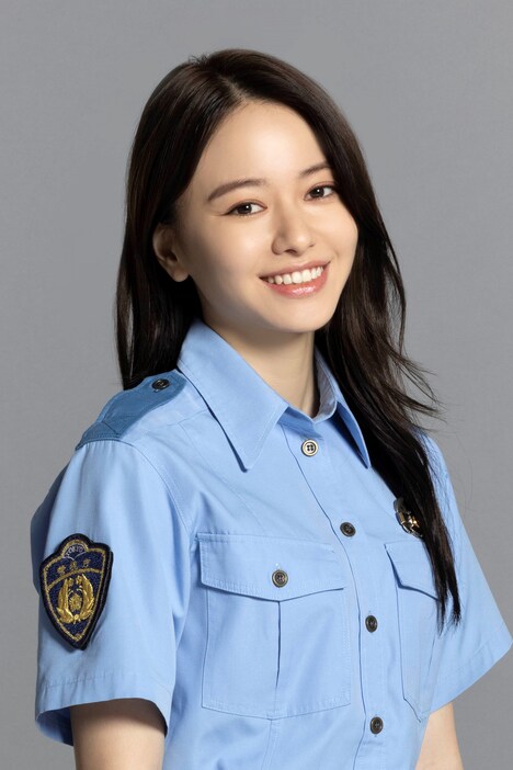 小刀祢葵役の山本舞香。