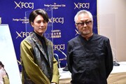 「破戒」記者会見の様子。左から間宮祥太朗、前田和男。