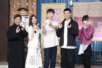 左から香川照之、新木優子、チョ・グァンジン、竹内涼真、平手友梨奈。