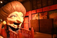 「鈴木敏夫とジブリ展」より、「油屋別館」エリアの様子。